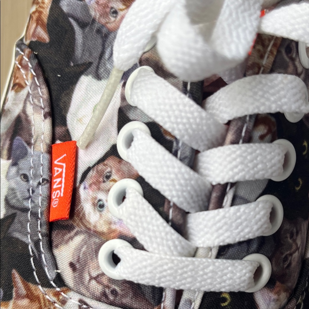 Vans Cat Print Low-Top Sneakers in White and Orange - Picture 4 of 8